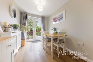 dining- click for photo gallery